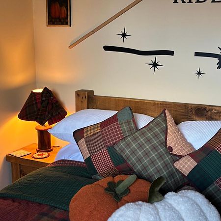 Bumbleberry Cottage Gresford ภายนอก รูปภาพ